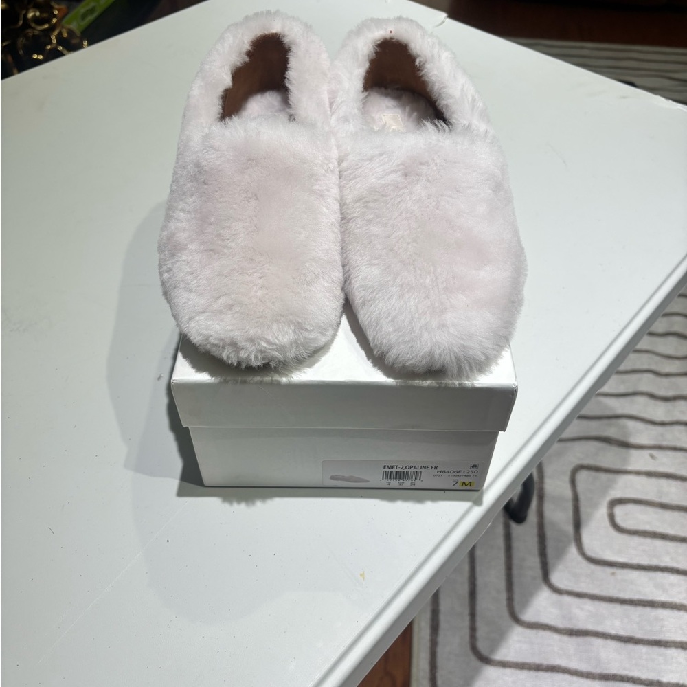 Women's Cozy White Furry Slippers in size 37